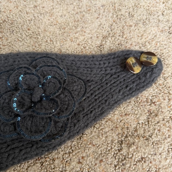 Y2K C.C Dark Gray Charcoal Knit Winter Headband With Sequin Trimmed Flower - Picture 7 of 10
